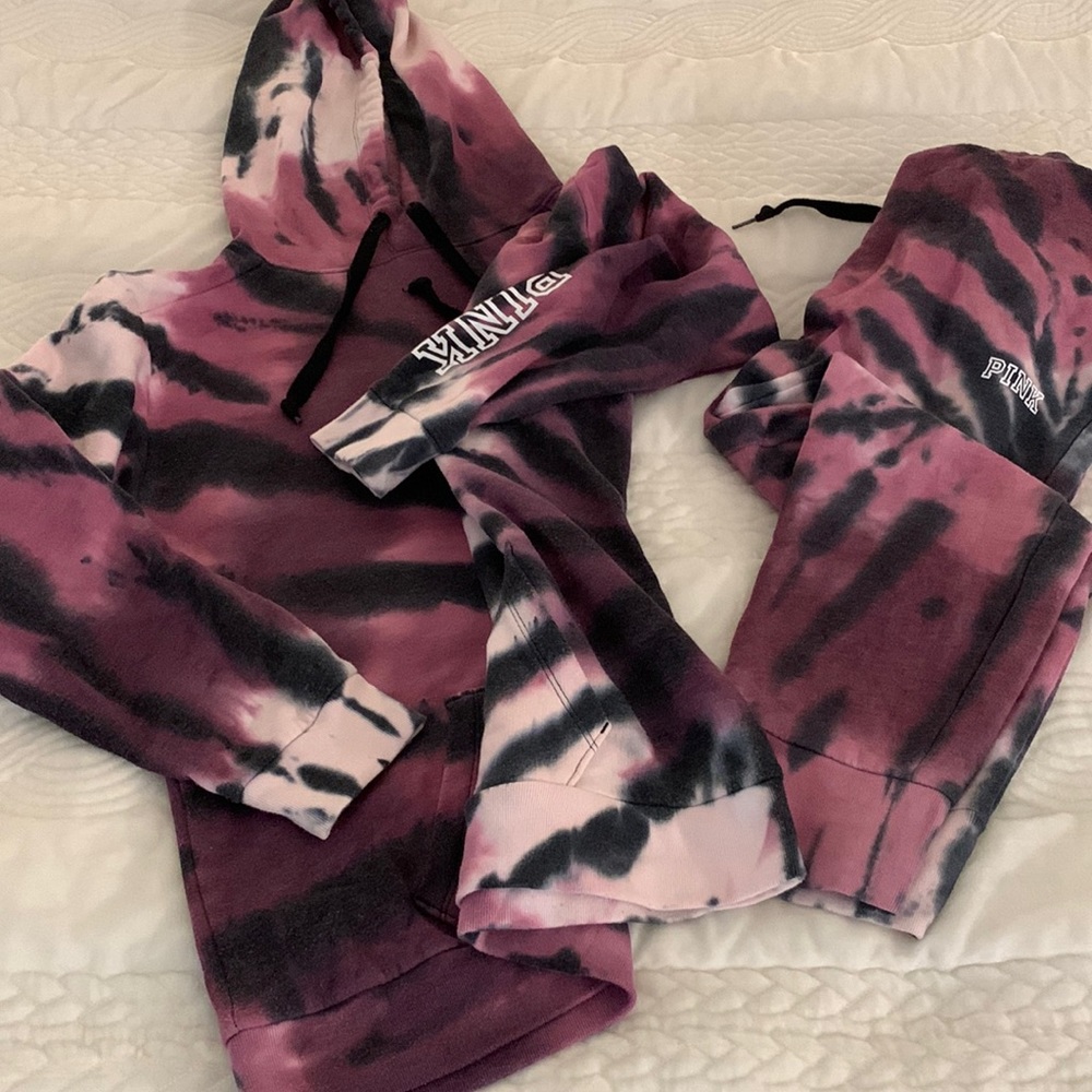 💘Pink Victoria’s Secret Sweatshirt & Sweatpants Set 💘